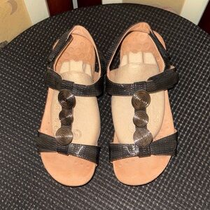 Women's Vonic Black Decorative Strap Open-Toe Sandals